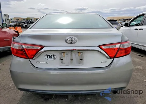 2015 Toyota Camry Le z USA, uszkodzony, nr VIN 4T1BF1FK8FU921546